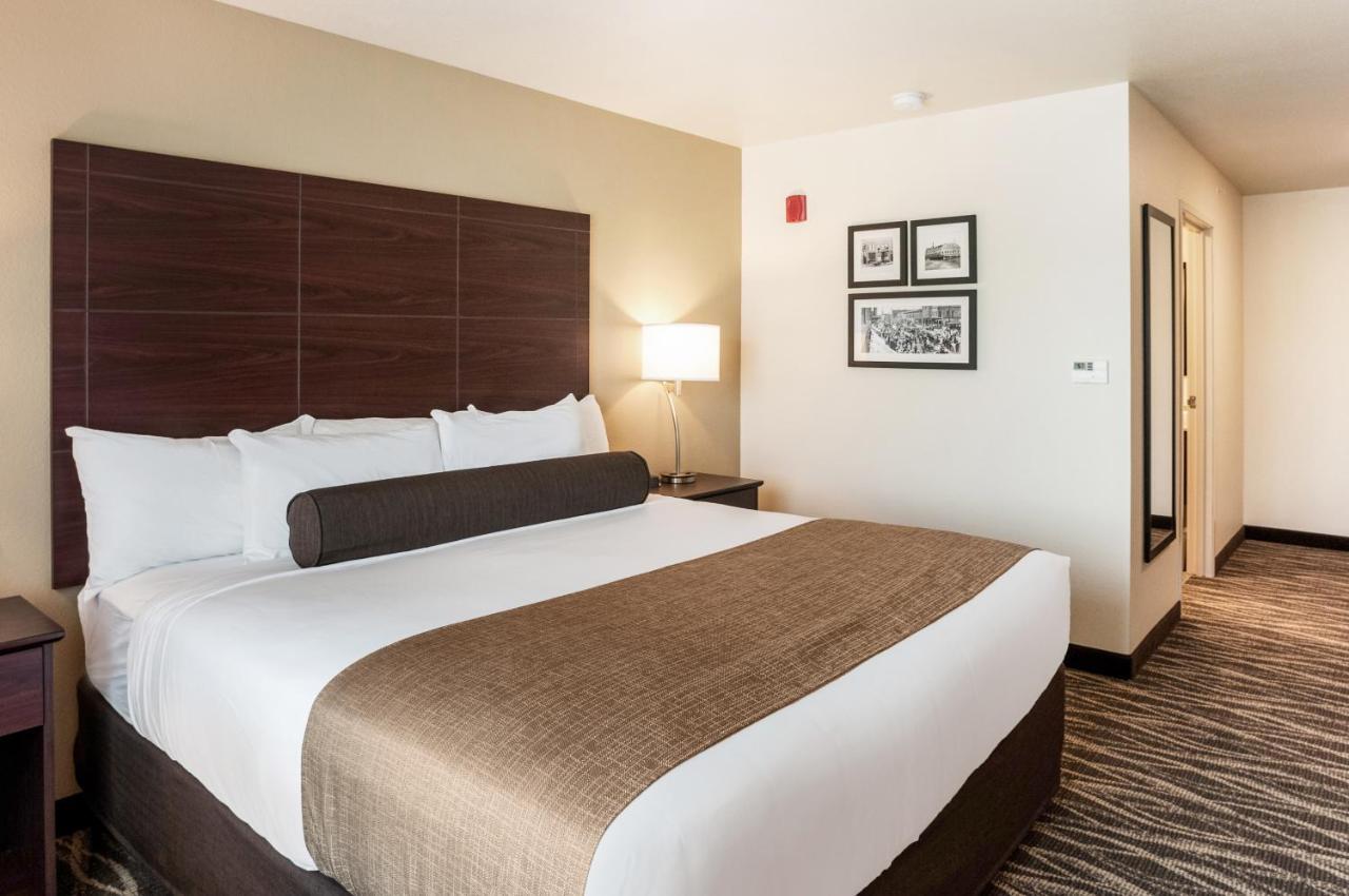 Cobblestone Hotel & Suites Appleton International Airport Neenah Экстерьер фото