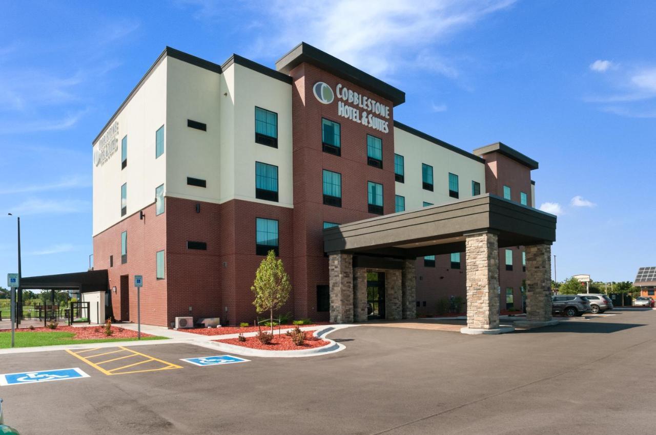 Cobblestone Hotel & Suites Appleton International Airport Neenah Экстерьер фото