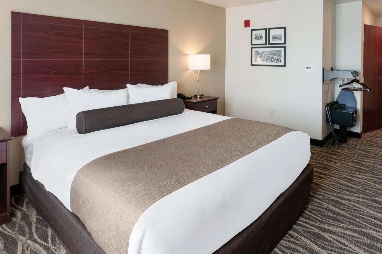 Cobblestone Hotel & Suites Appleton International Airport Neenah Экстерьер фото